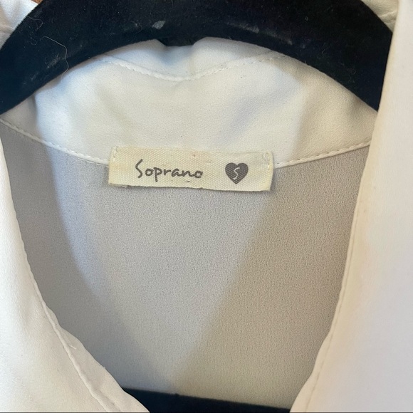 White lace front button down - Picture 6 of 8